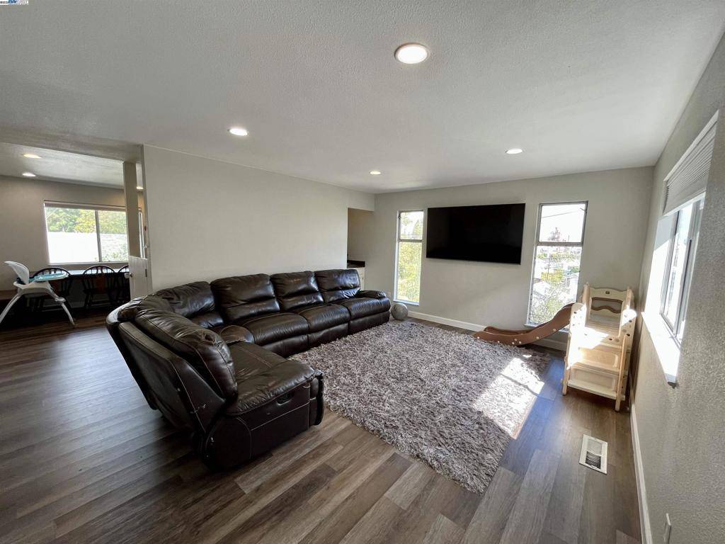 Martinez, CA 94553,2434 BIRCH ST