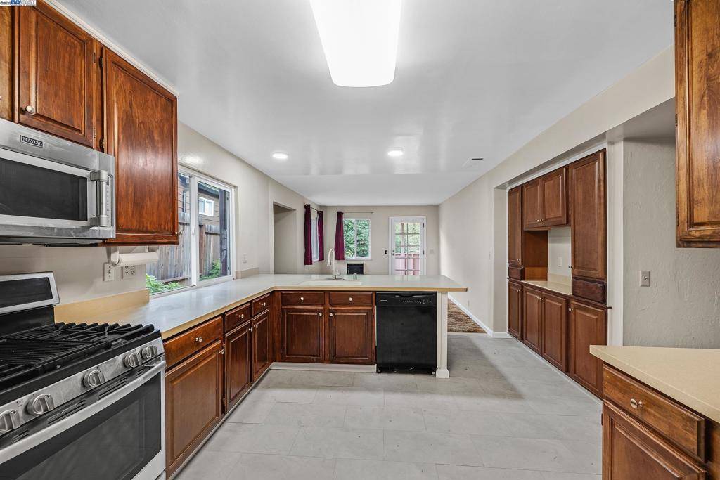 Hayward, CA 94542,1074 Highland Blvd