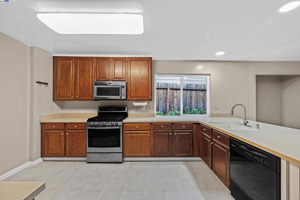 Hayward, CA 94542,1074 Highland Blvd