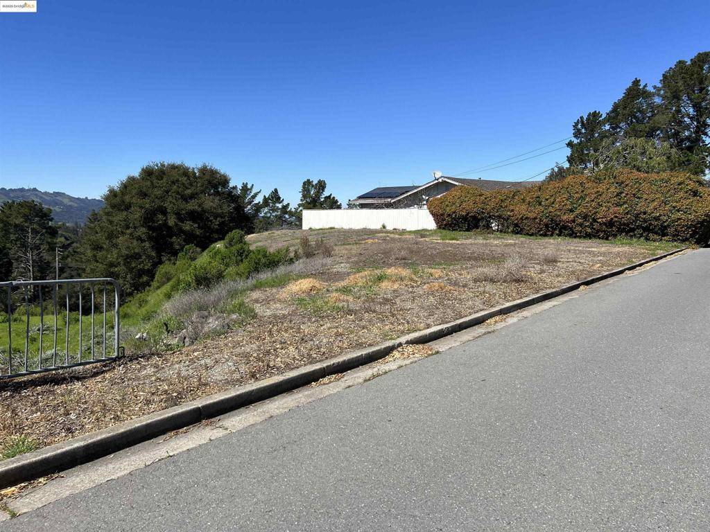 Orinda, CA 94563,82 Zander Dr