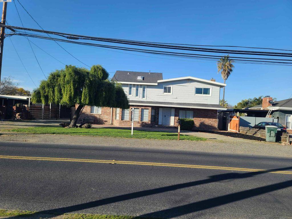 Modesto, CA 95358,921 W Whitmore Ave