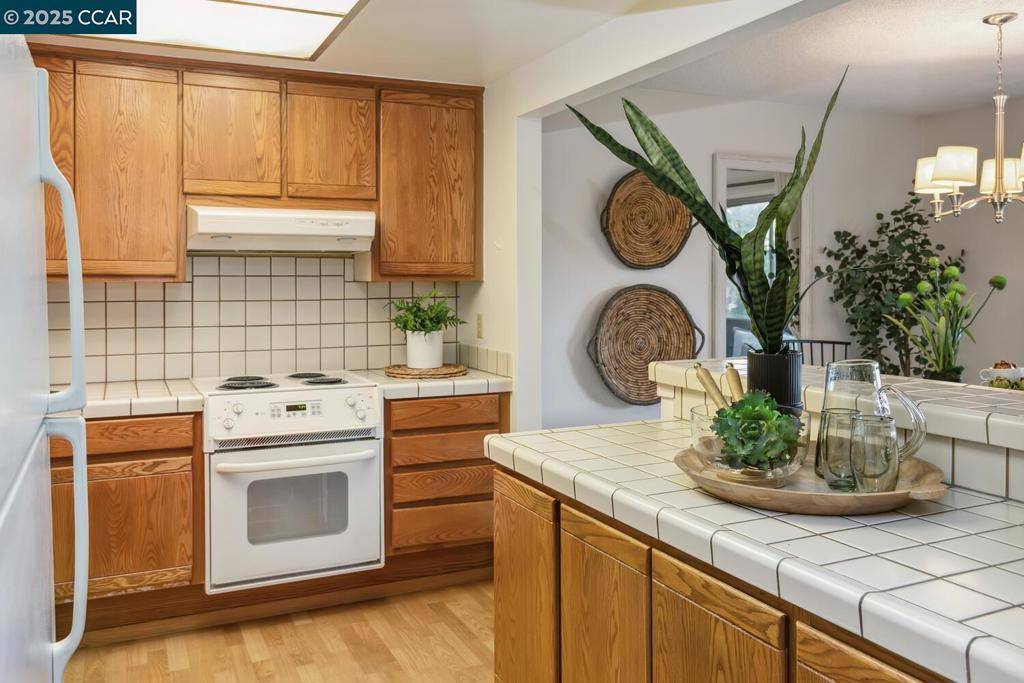 Walnut Creek, CA 94595,1300 Canyonwood Ct #2
