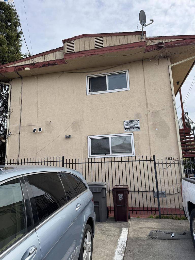 Oakland, CA 94608,6628 Helen Court