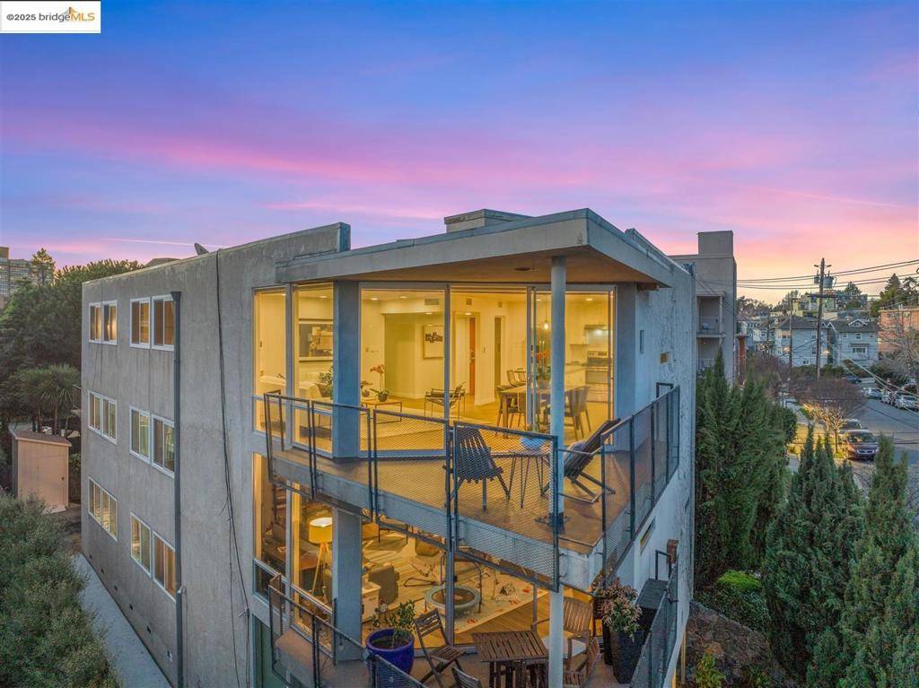 Oakland, CA 94610,383 Staten Ave #301