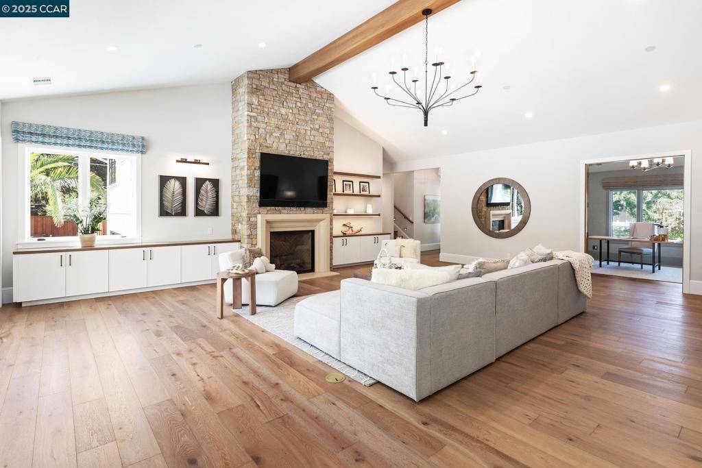 Alamo, CA 94507,2488 Roundhill Dr
