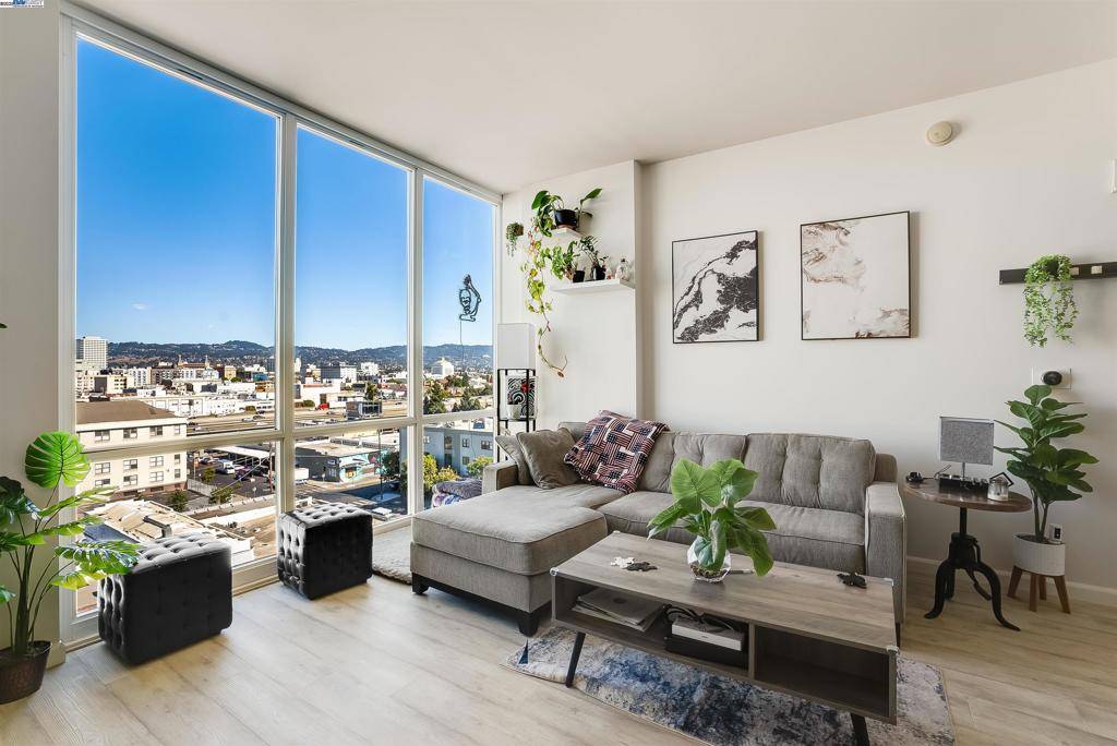Oakland, CA 94607,222 BROADWAY #1012
