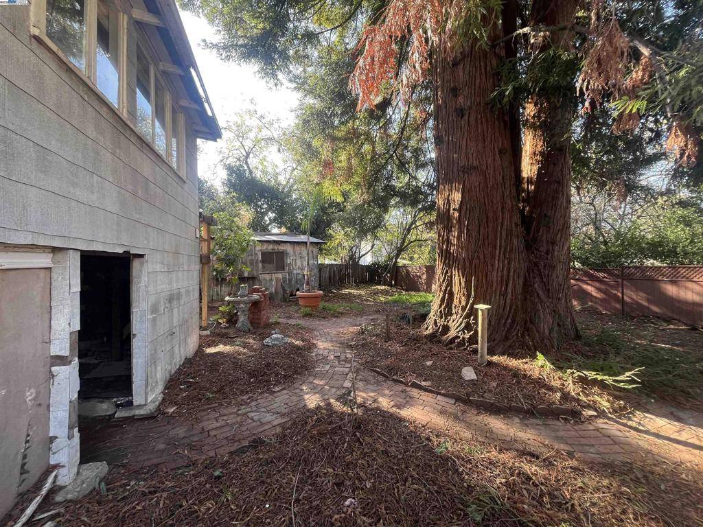 Oakland, CA 94602,3521 Laguna Ave