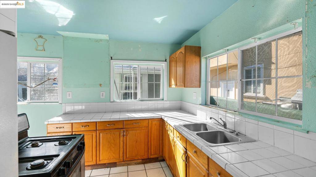 Oakland, CA 94605,2694 74th Ave