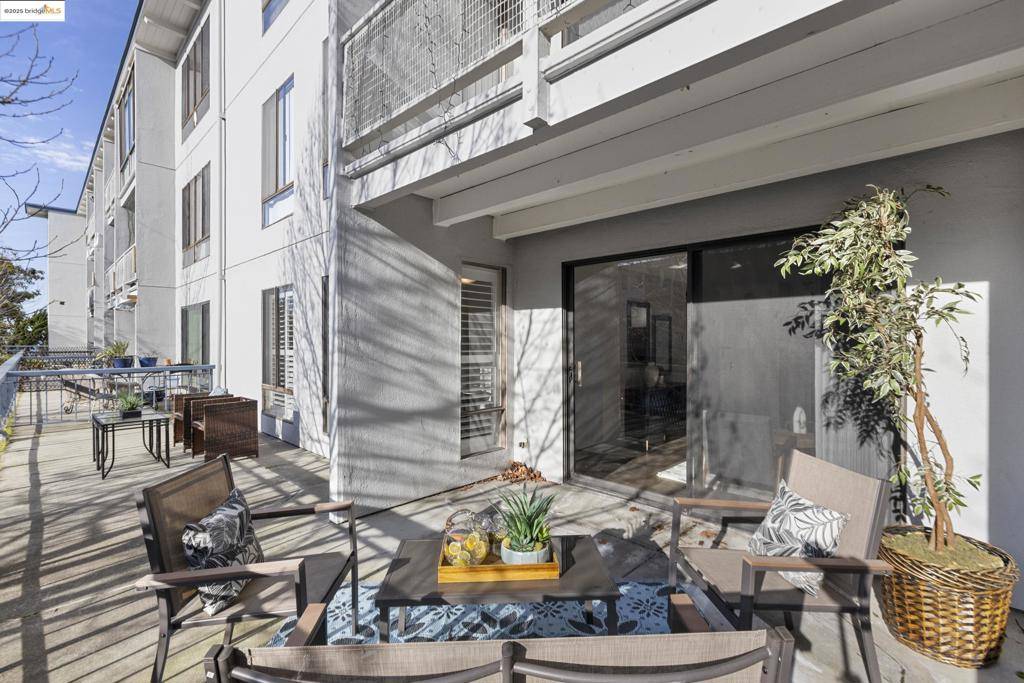 Emeryville, CA 94608-1651,8 Commodore #C261