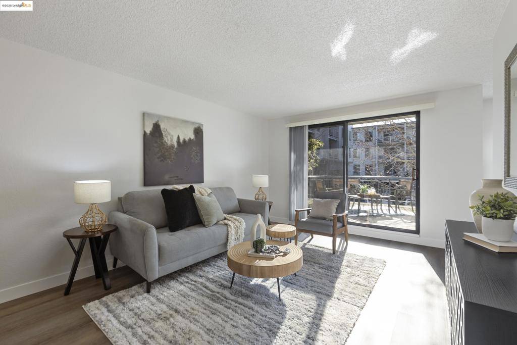 Emeryville, CA 94608-1651,8 Commodore #C261