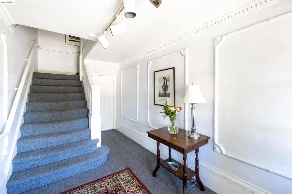 Berkeley, CA 94708,1561 Euclid Ave #2