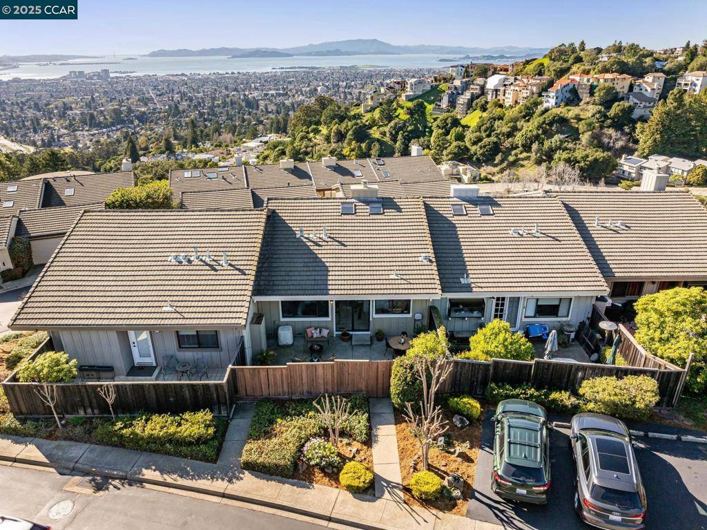 Oakland, CA 94618-2322,11 Marlin Cove