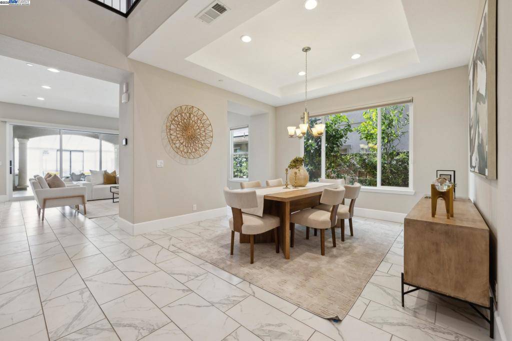 Hayward, CA 94542,31 Stirling Way