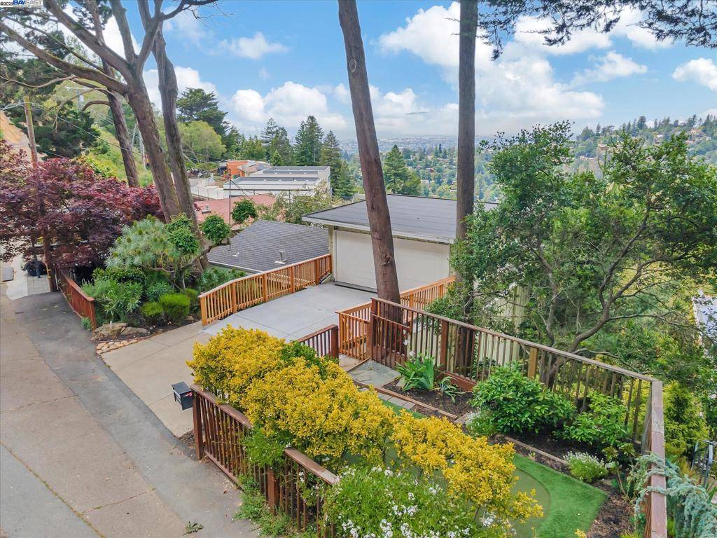 Oakland, CA 94611,6741 Snake Rd