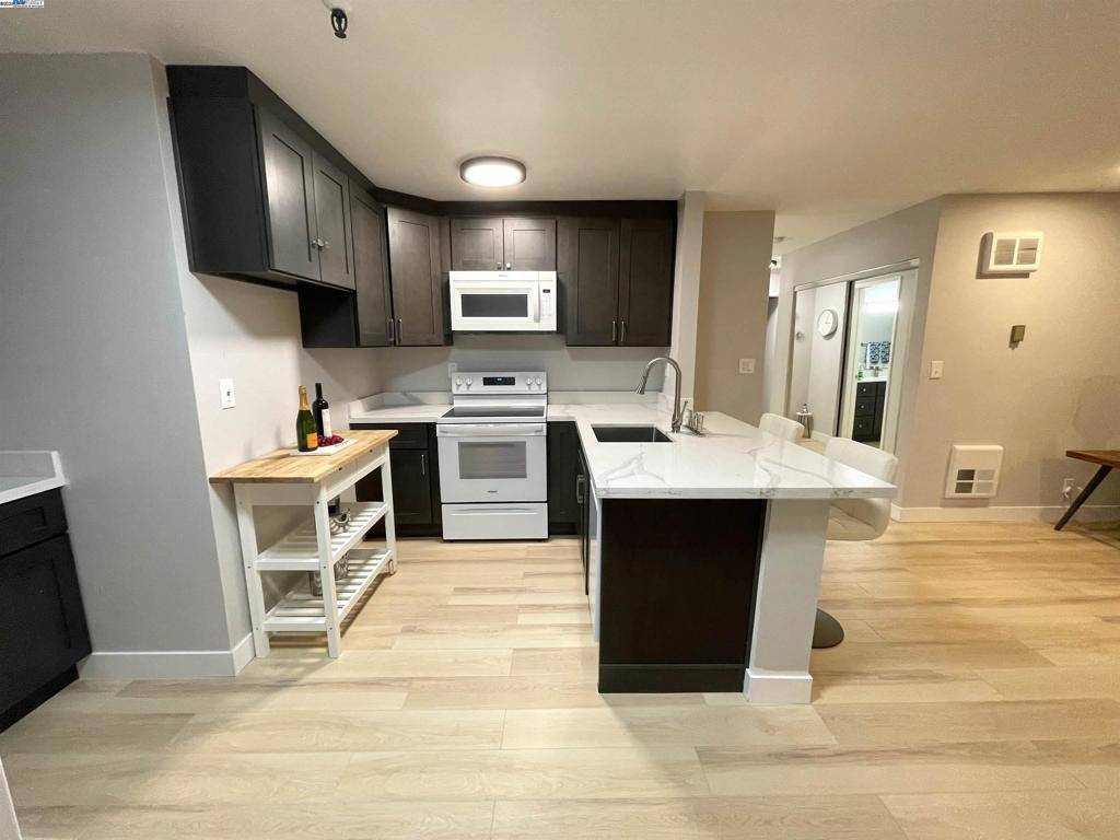 Oakland, CA 94610,303 Adams St #109