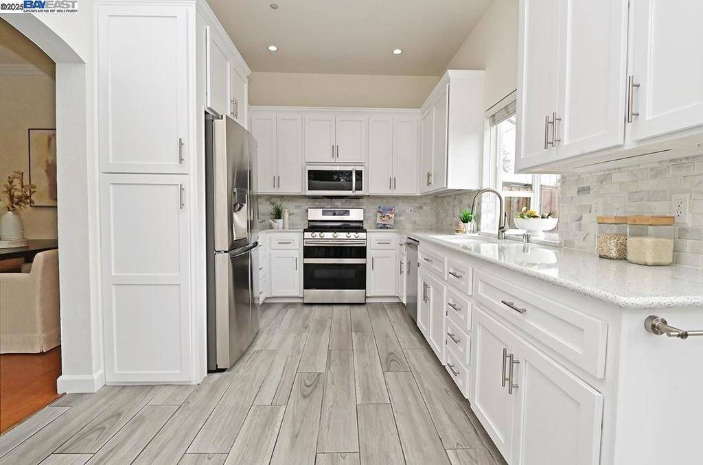 Pleasanton, CA 94588,5709 Belleza Dr