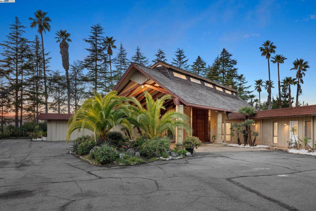Castro Valley, CA 94546,4584 Ewing Rd.