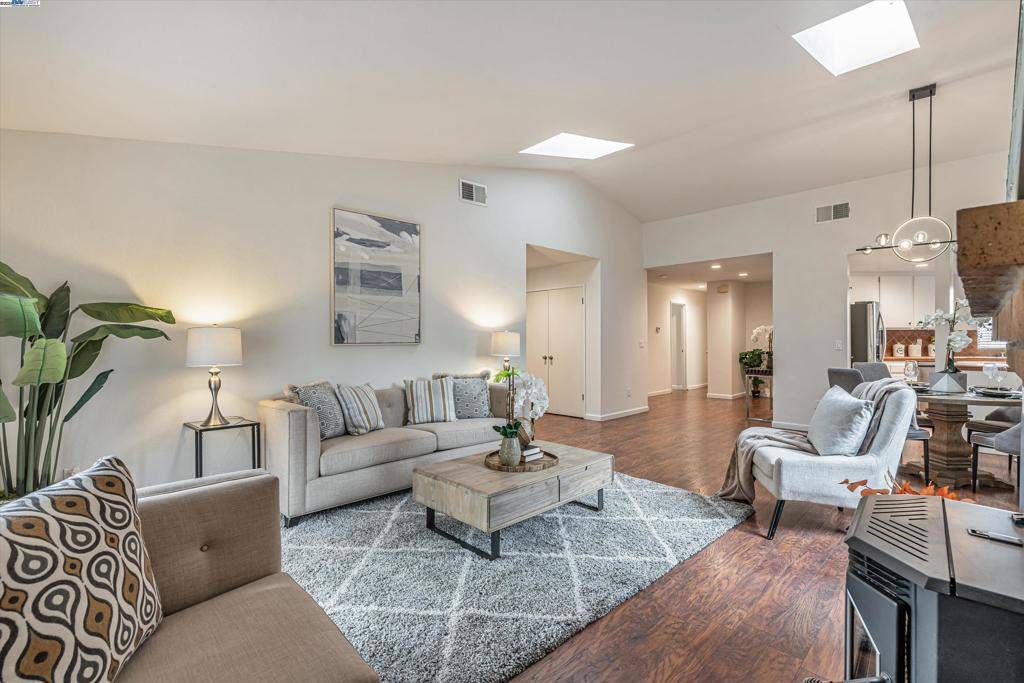 1284 Canterbury Hercules, CA 94547