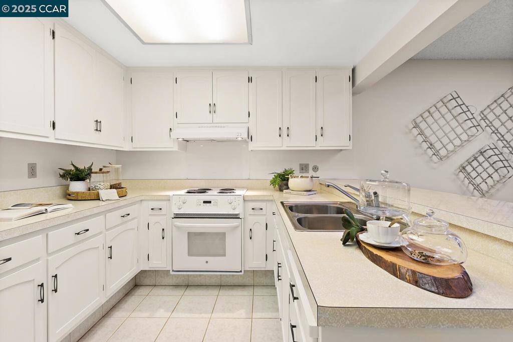 Walnut Creek, CA 94595,2057 Golden Rain Rd #3