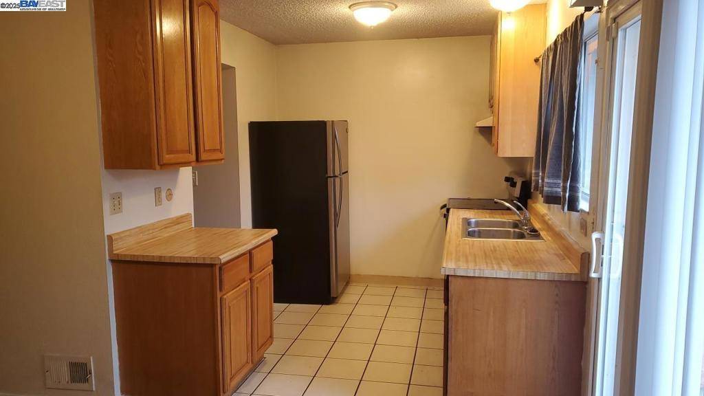 Fremont, CA 94536,38030 Dundee Cmn