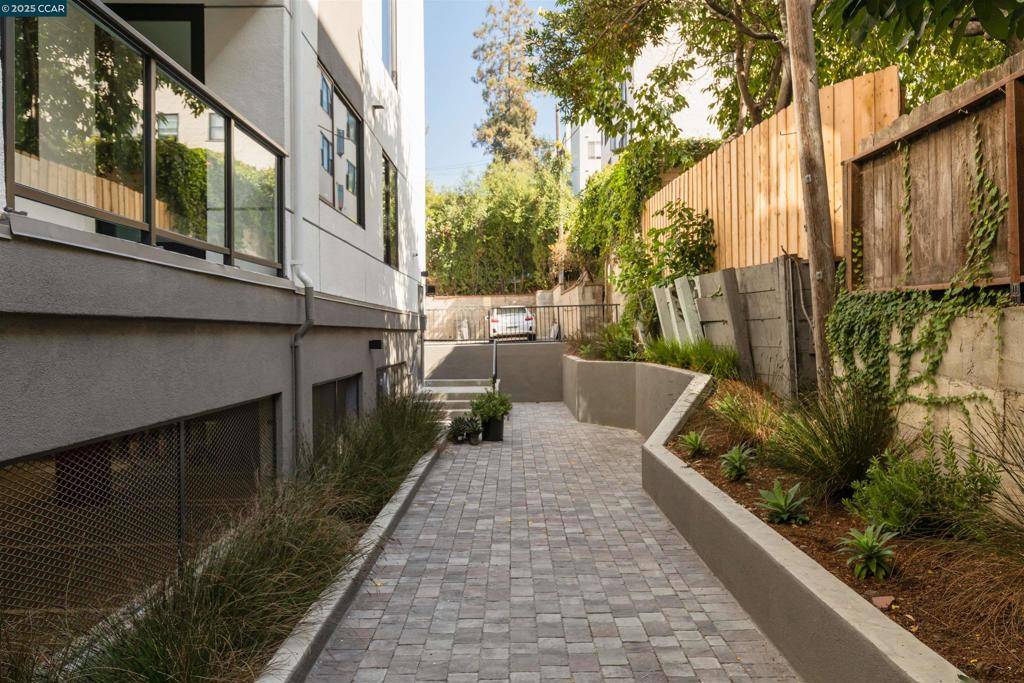 Oakland, CA 94610,58 Vernon St #303