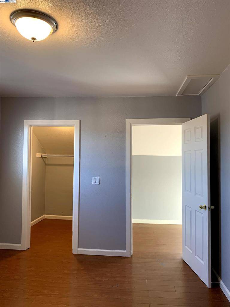 Oakland, CA 94603,9526 Walnut St
