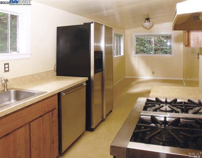 Mill Valley, CA 94941,512 Park WAY