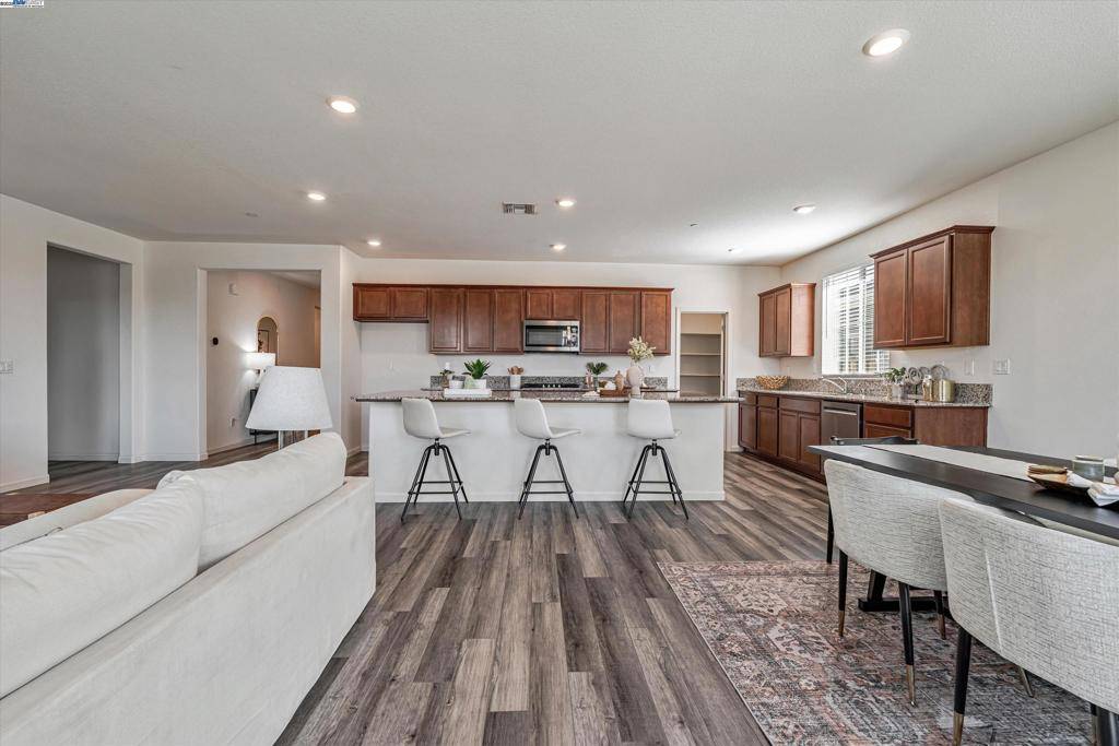 612 Chimes St Lathrop, CA 95330