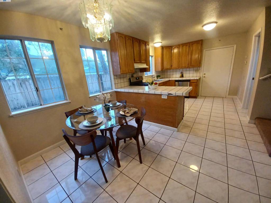 Fremont, CA 94536,38022 Vallejo St