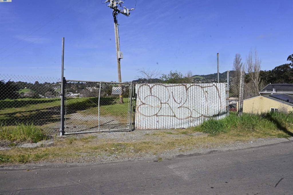 El Sobrante, CA 94803,3944 La Cima Rd