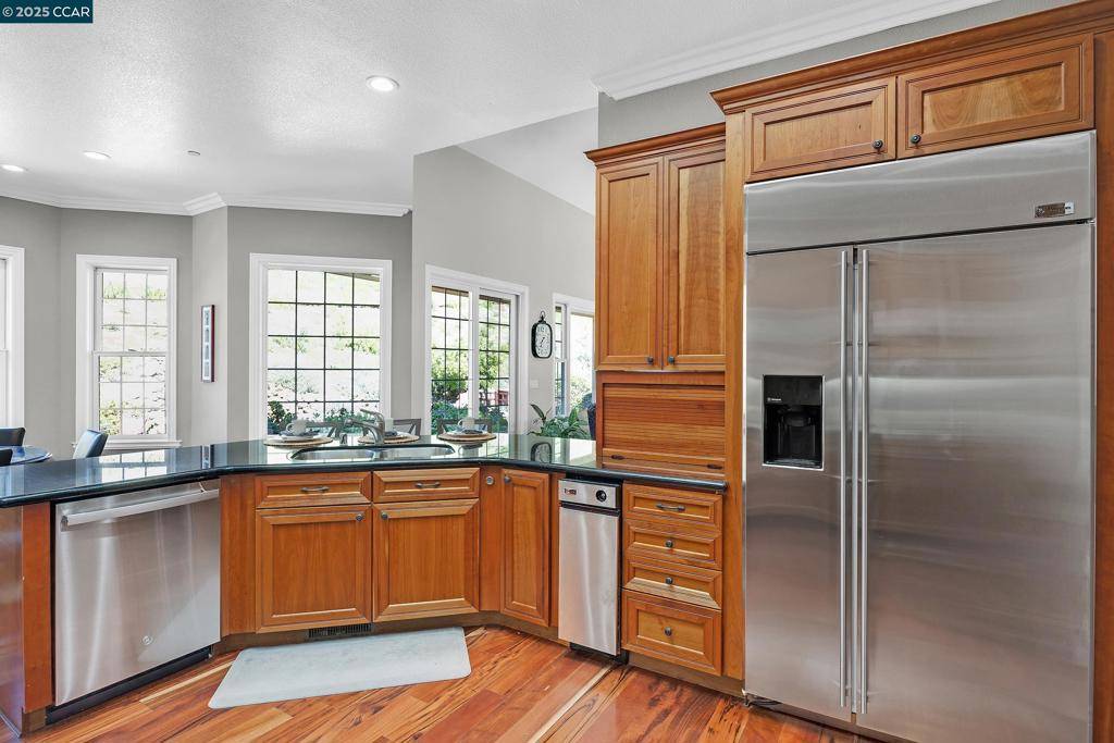 25100 Palomares Rd Castro Valley, CA 94552