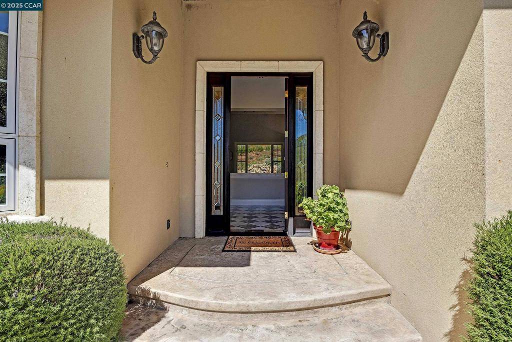 Castro Valley, CA 94552,25100 Palomares Rd