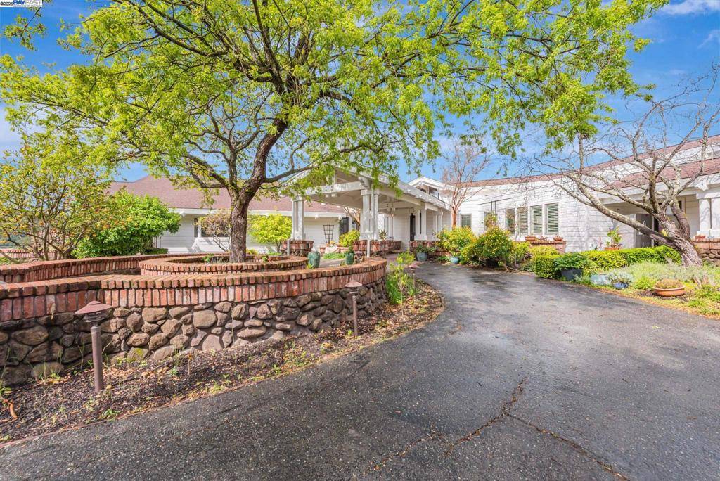 Moraga, CA 94556,1125 Bollinger Canyon Rd
