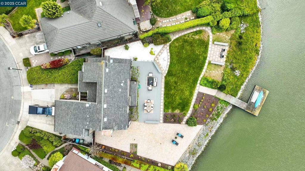 CA 94065,558 Marlin ct