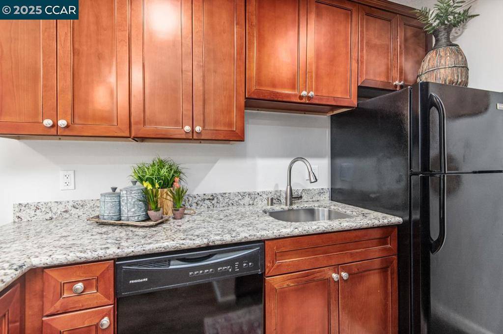 Walnut Creek, CA 94597,2742 Oak Rd #197