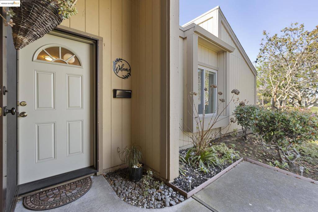 Alameda, CA 94502,1001 Tahiti Ln