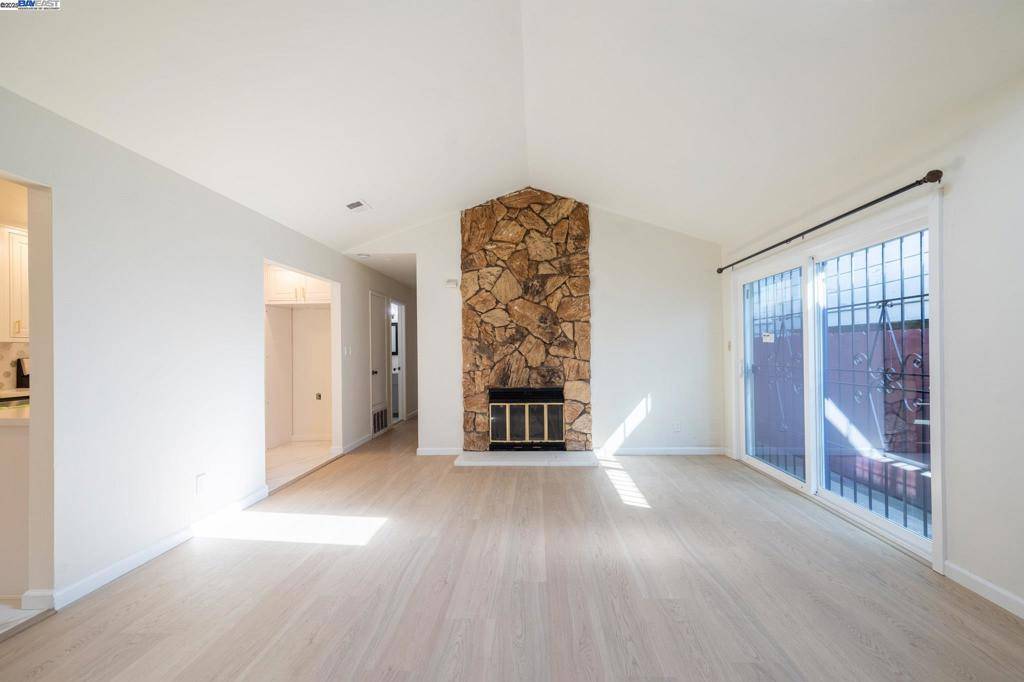 Oakland, CA 94601,2540 E 16Th St