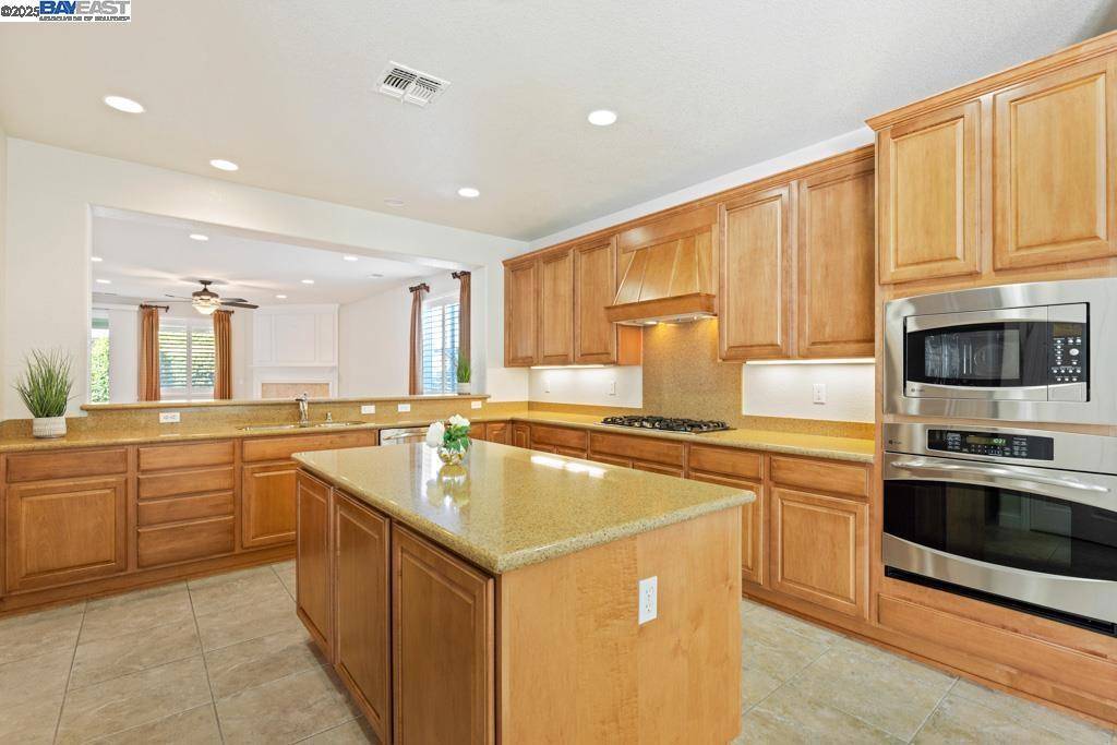 Manteca, CA 95336,2387 Birdsong Pl