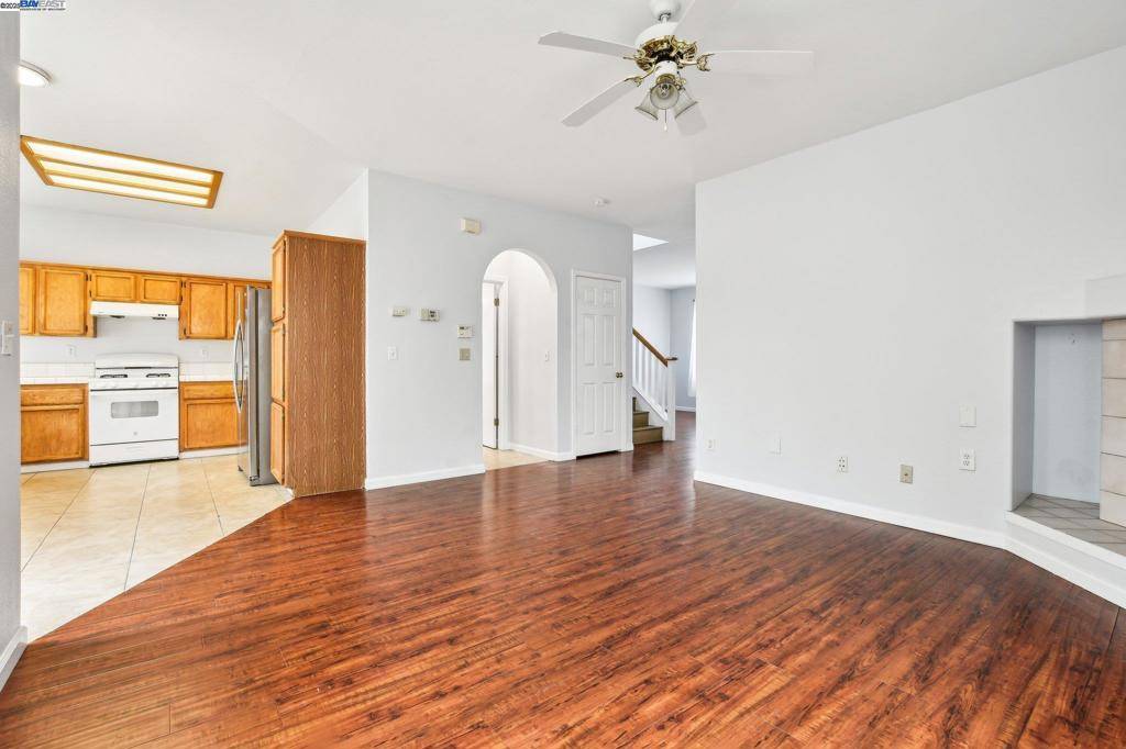 8935 Cypress View Way Elk Grove, CA 95758