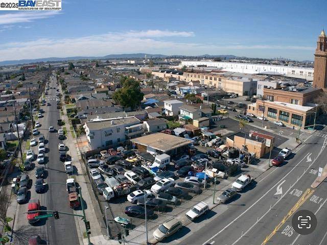 Oakland, CA 94621,5825 International Blvd