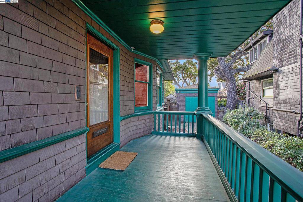 Alameda, CA 94501,1372 VERSAILLES