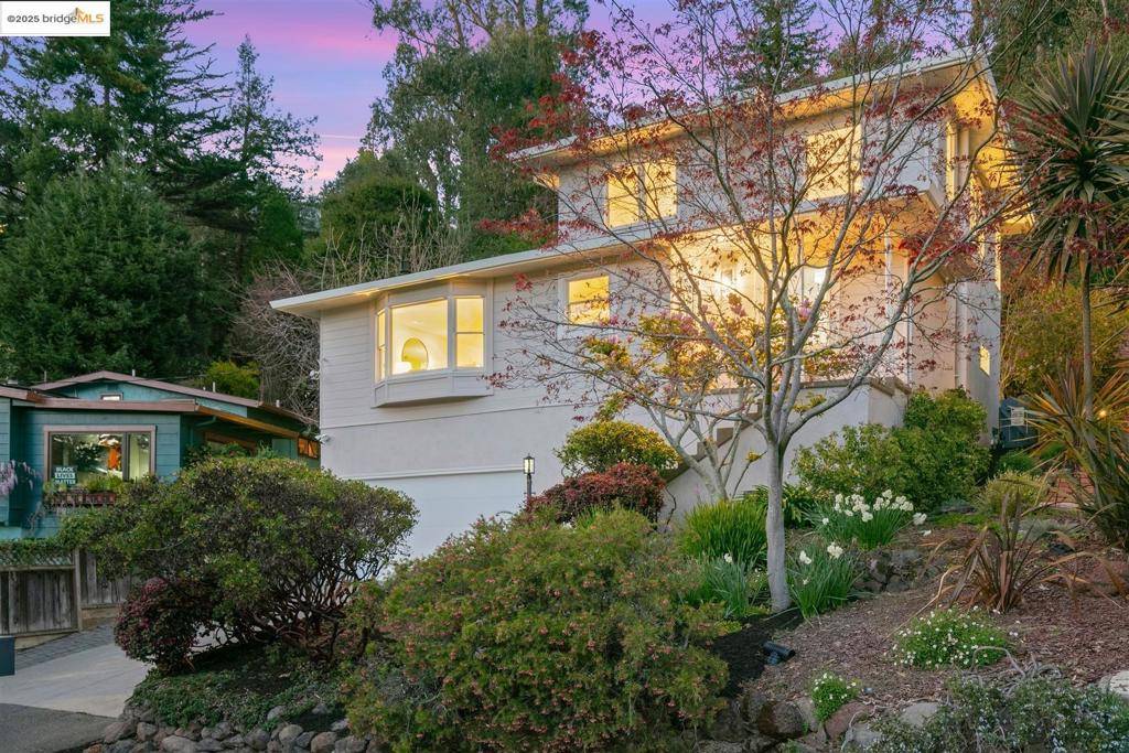 Oakland, CA 94611,6939 Saroni Dr