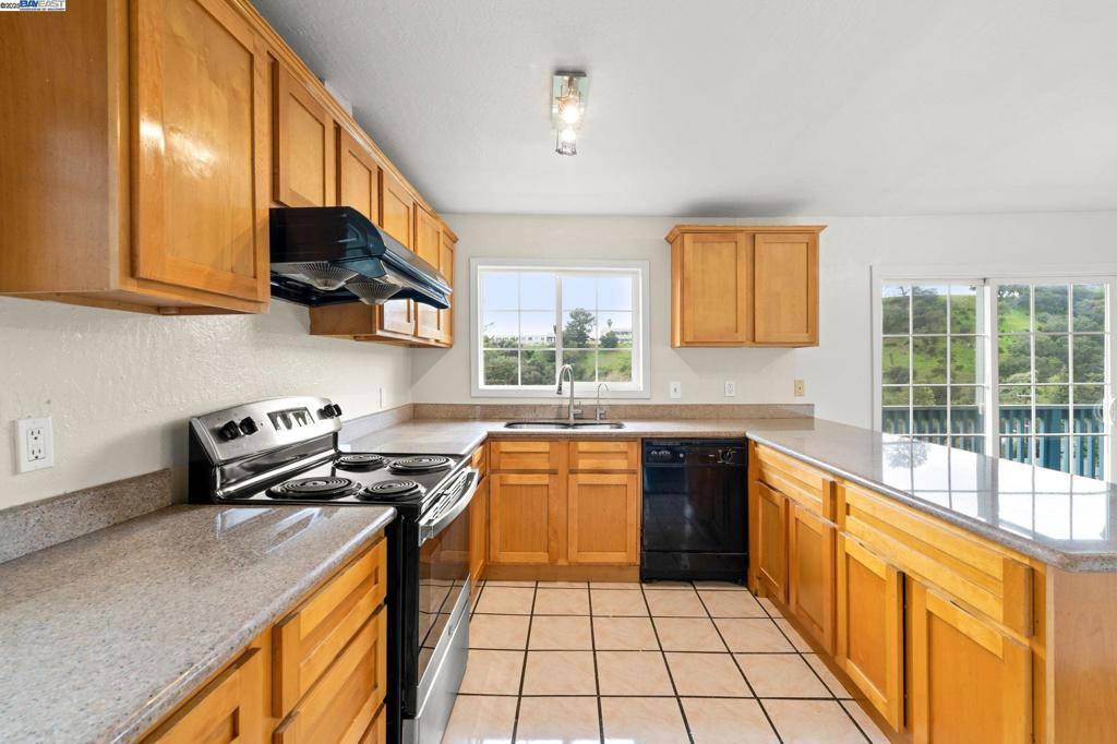 Oakland, CA 94605,9515 Castlewood St
