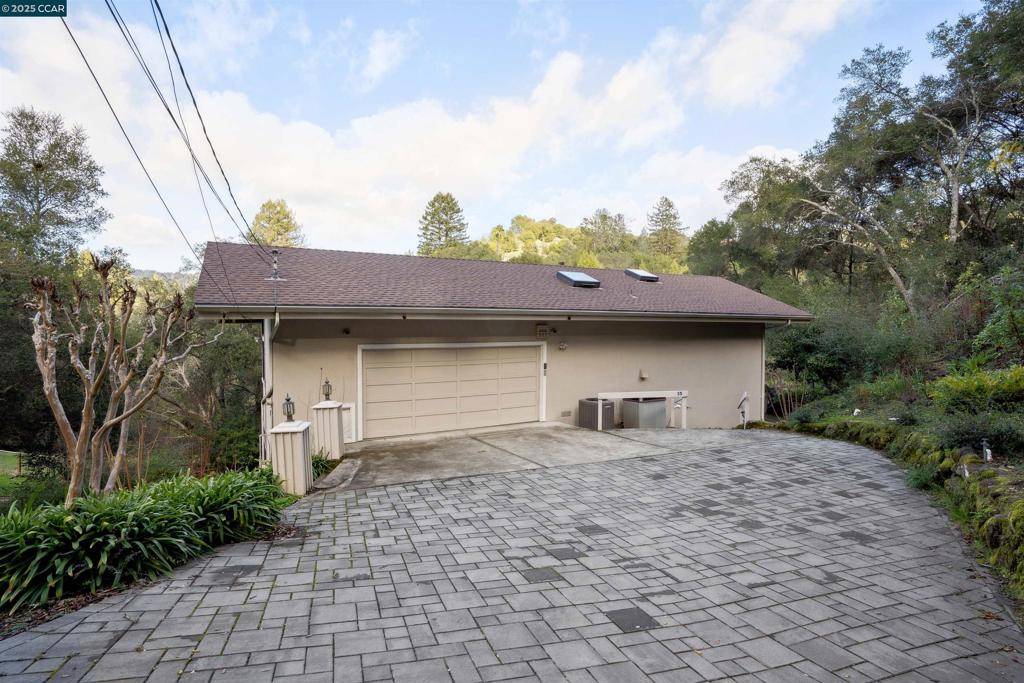 Orinda, CA 94563,35 Tiger Tail Court