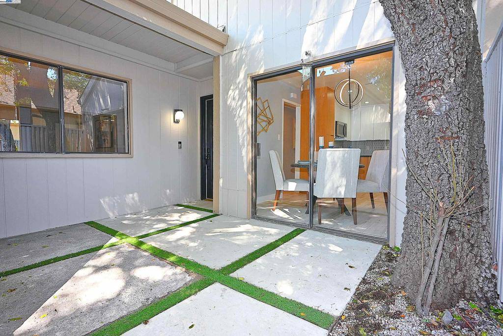 Pleasanton, CA 94566,5261 Springdale Ave
