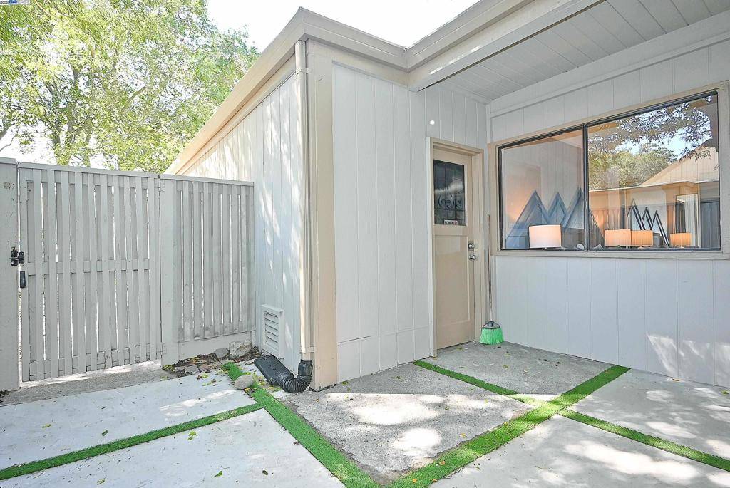 Pleasanton, CA 94566,5261 Springdale Ave
