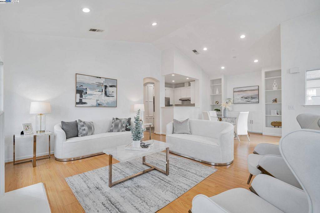 Pleasanton, CA 94588,5786 Belleza Dr