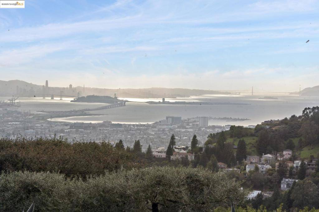 Oakland, CA 94611,5 Woodside Way