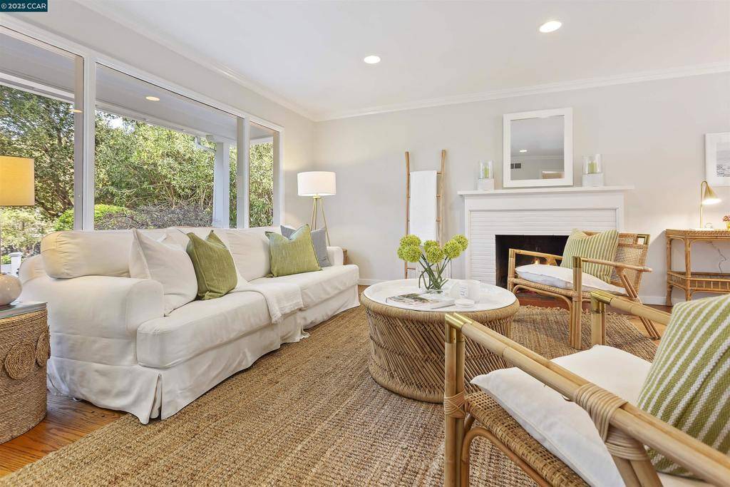 Orinda, CA 94563,1 Via Floreado