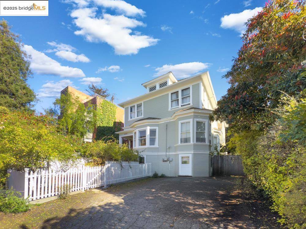Berkeley, CA 94704,2535 Hillegass Ave
